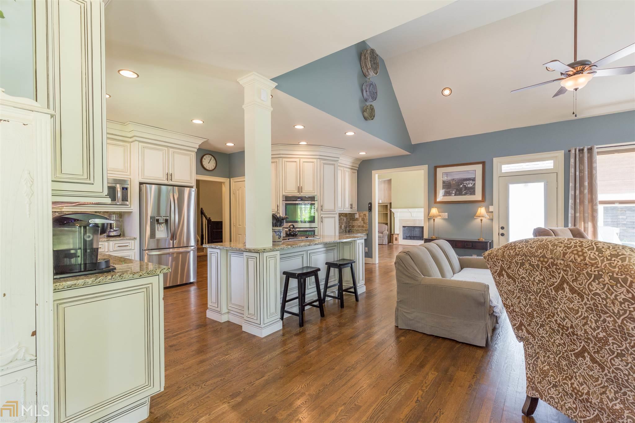 590 Longleaf Dr, Roswell, GA 30075