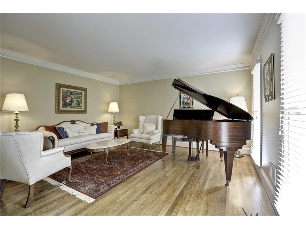 990 Azalea Drive, Roswell, GA 30075