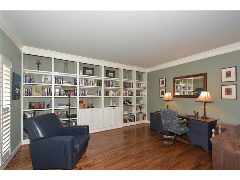 450 Brook Circle, Roswell, GA 30075