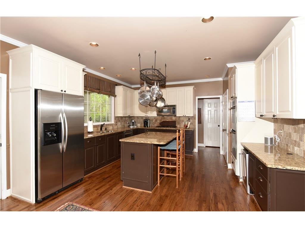 450 Brook Circle, Roswell, GA 30075