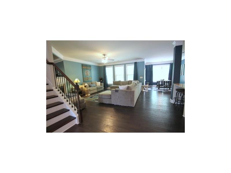 1240 Roswell Manor Circle, Roswell, United States 30076