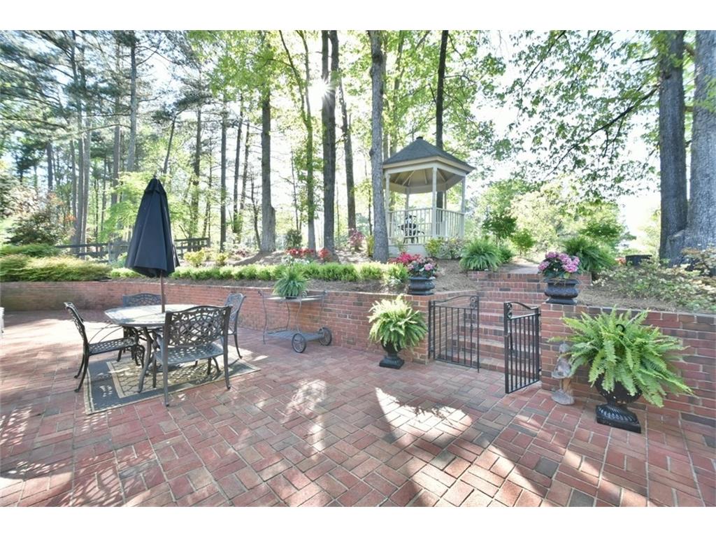 10320 Amberside Court, Roswell, GA 30076