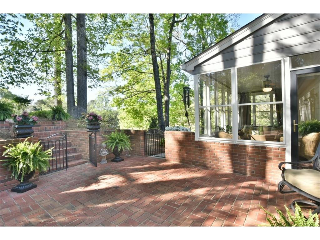 10320 Amberside Court, Roswell, GA 30076