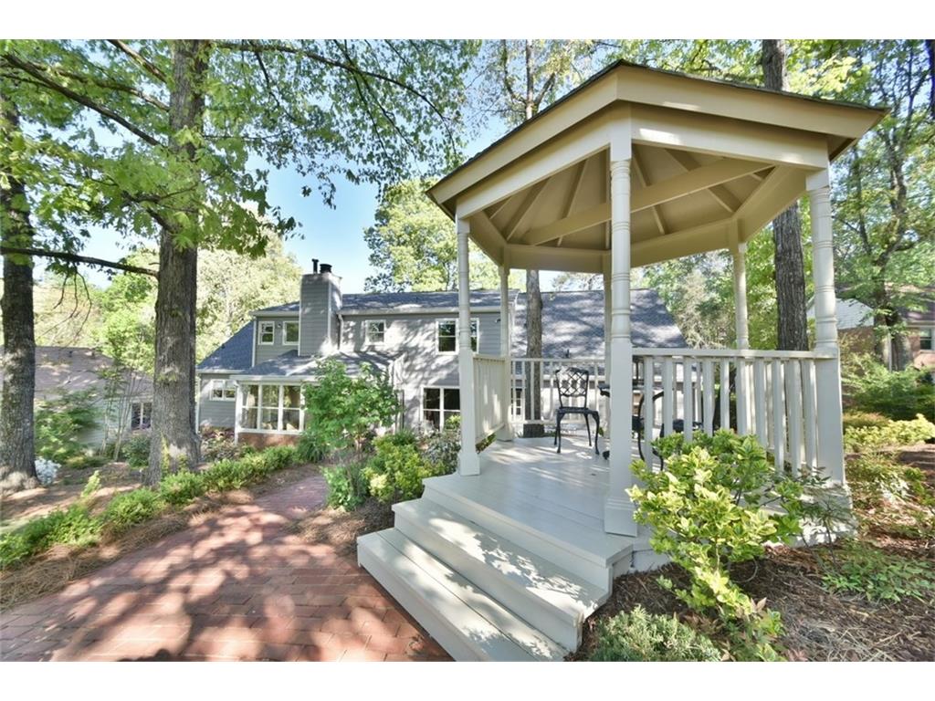 10320 Amberside Court, Roswell, GA 30076