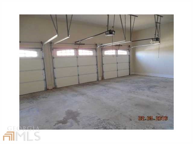560 E Shore Dr, Canton, GA 30114