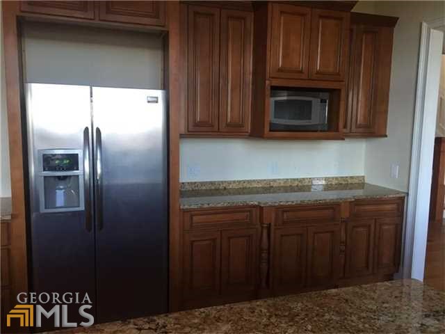 560 E Shore Dr, Canton, GA 30114