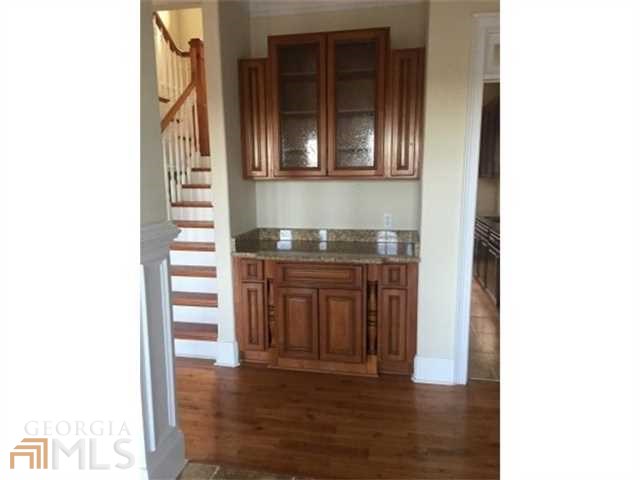560 E Shore Dr, Canton, GA 30114