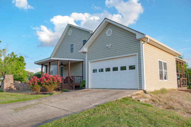 212 Crook Rd, Carrollton, GA 30117
