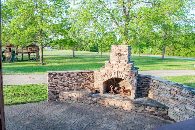 212 Crook Rd, Carrollton, GA 30117
