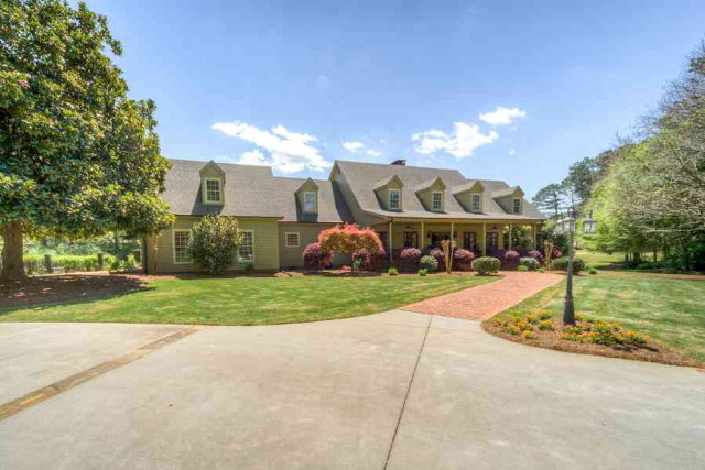 111 Golfview Ct, Carrollton, GA 30117