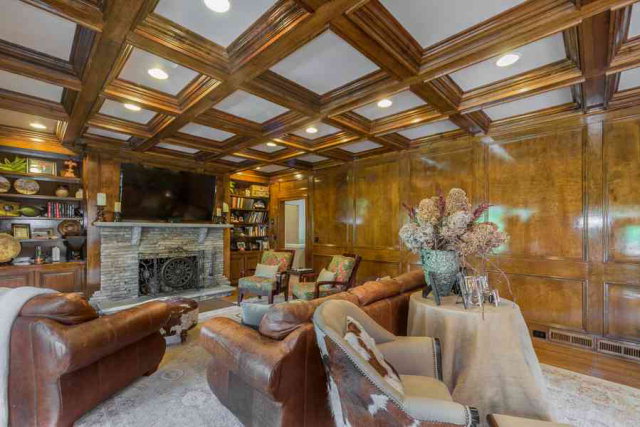 111 Golfview Ct, Carrollton, GA 30117