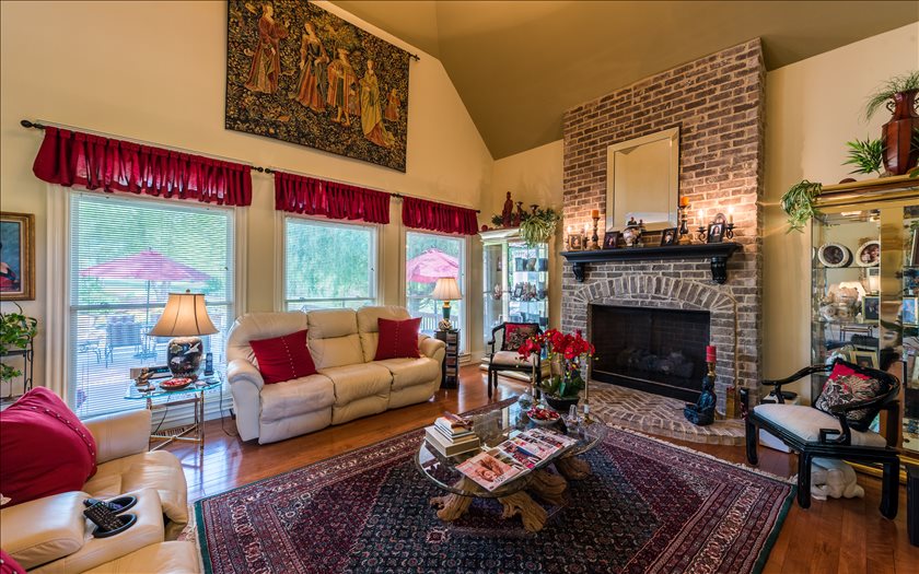 131 E OAK CREEK COURT, Jasper, GA 30143
