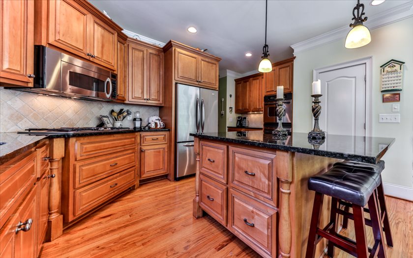 805 DEBBIE LANE, Woodstock, GA 30188