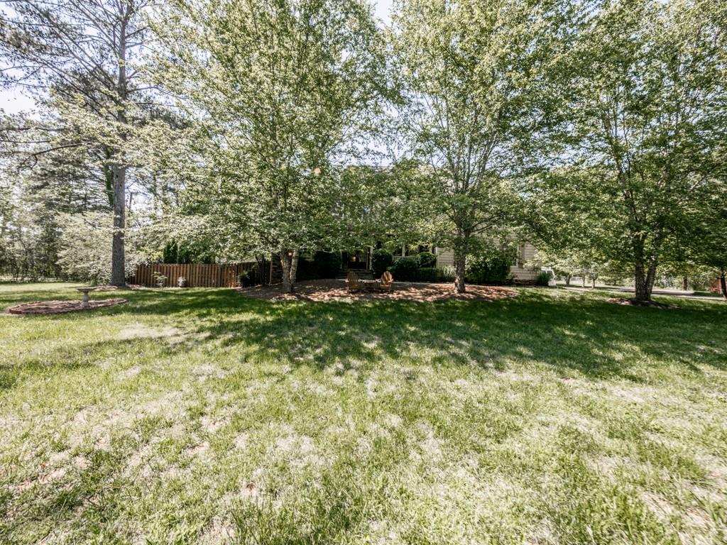 805 Debbie Lane, Woodstock, GA 30188