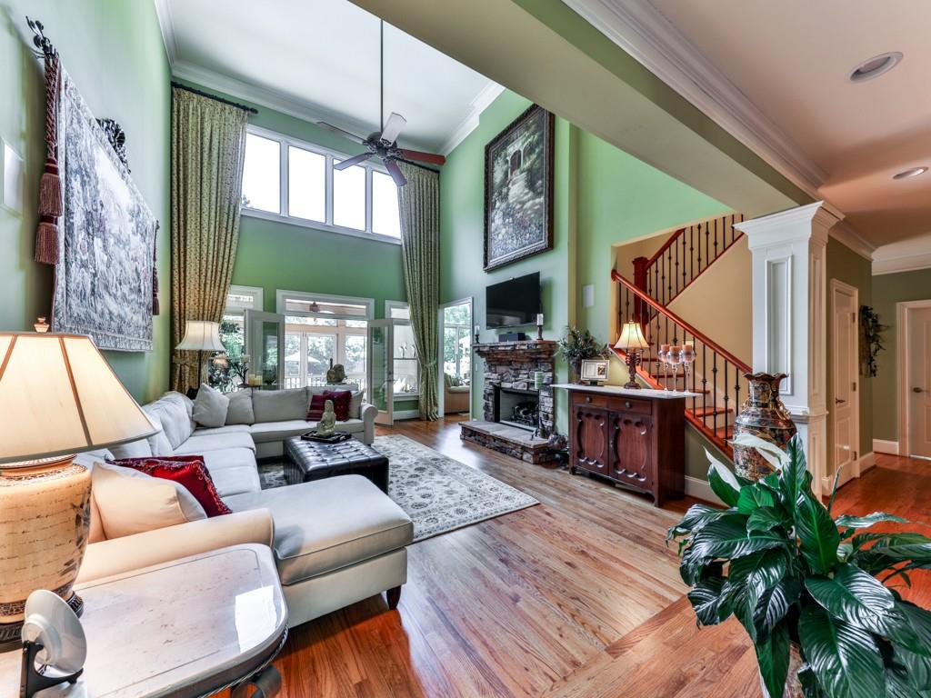805 Debbie Lane, Woodstock, GA 30188