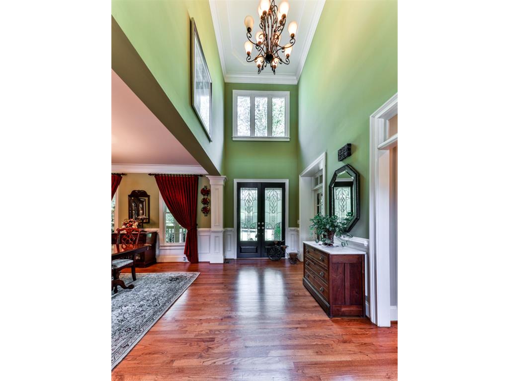 805 Debbie Lane, Woodstock, GA 30188