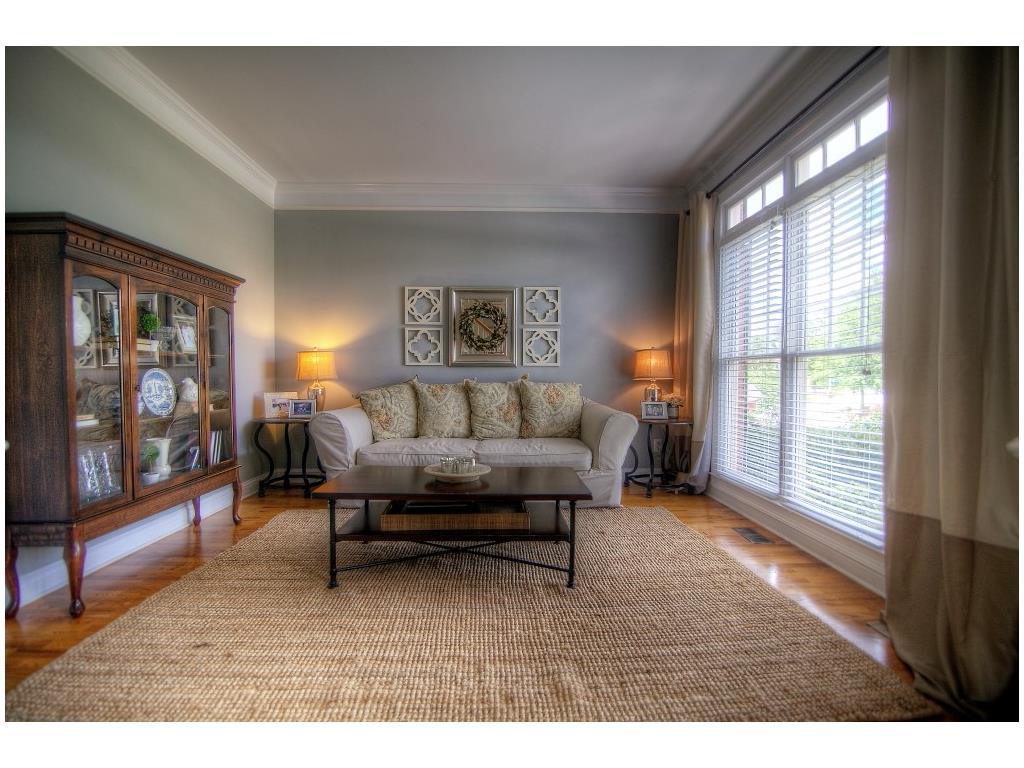 302 Brooke Manor Court, Woodstock, GA 30188