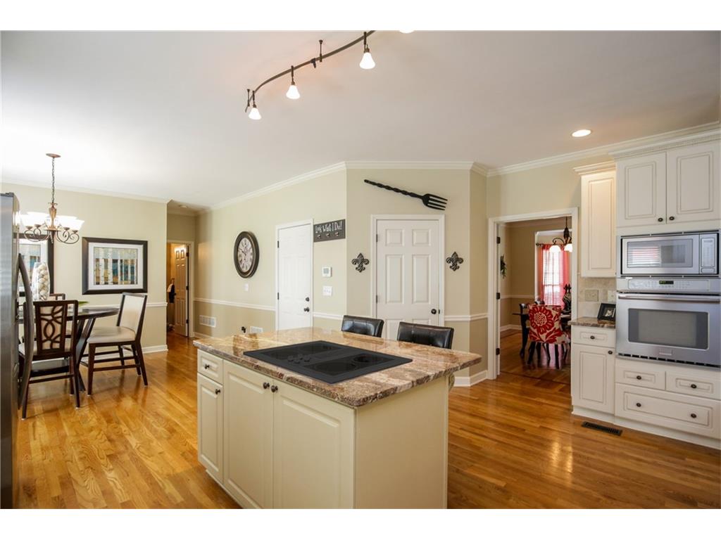415 Clubview Drive, Woodstock, GA 30189