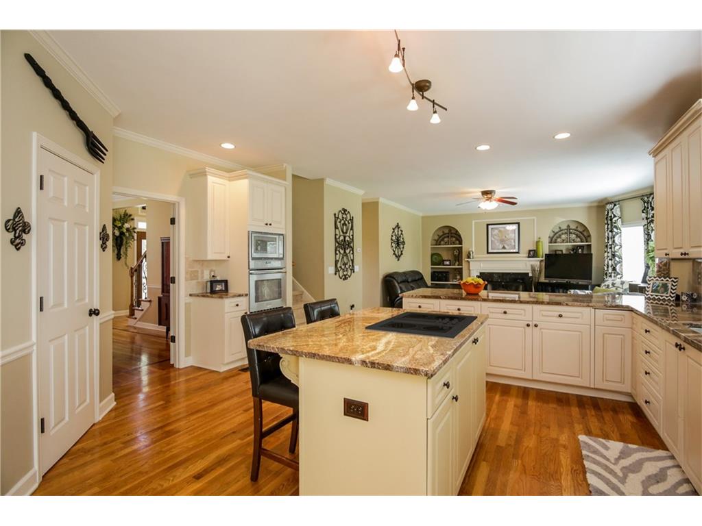 415 Clubview Drive, Woodstock, GA 30189