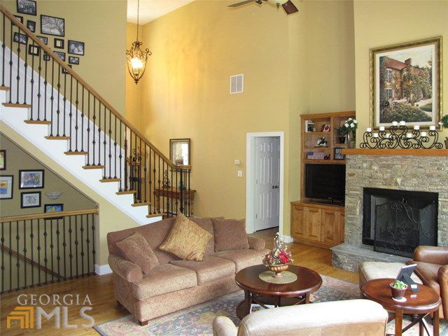 137 BUCKINGHAM Dr, Fayetteville, United States 30215