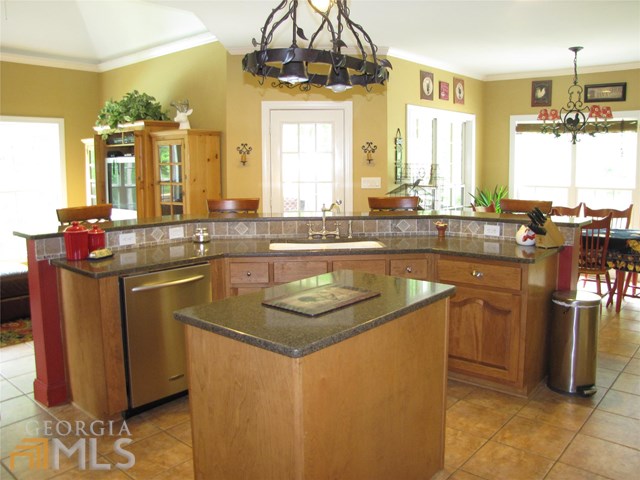 137 BUCKINGHAM Dr, Fayetteville, United States 30215