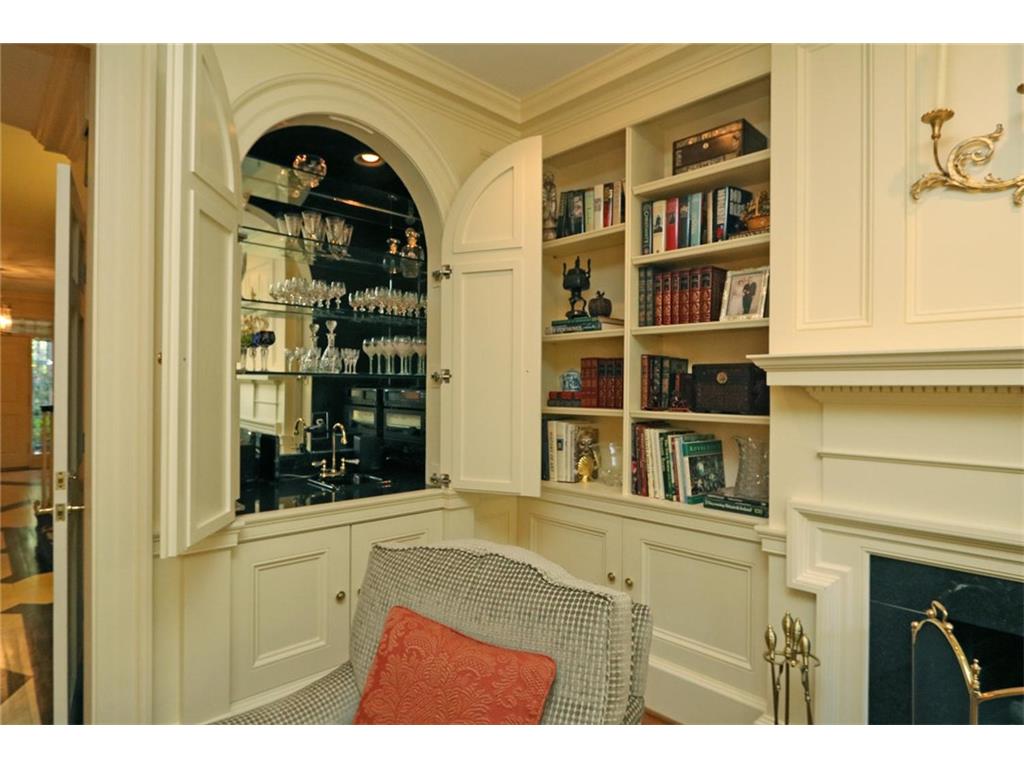 2525 PEACHTREE Road NE, Atlanta, GA 30305