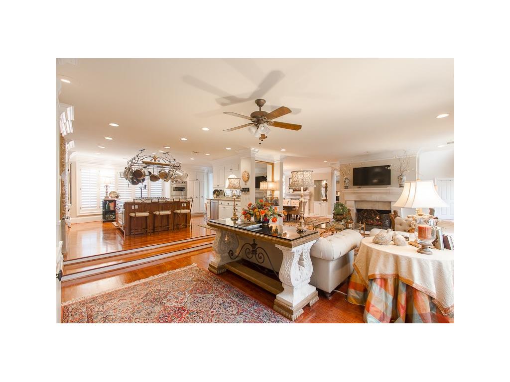 2960 Pharr Court South NW, Atlanta, GA 30305