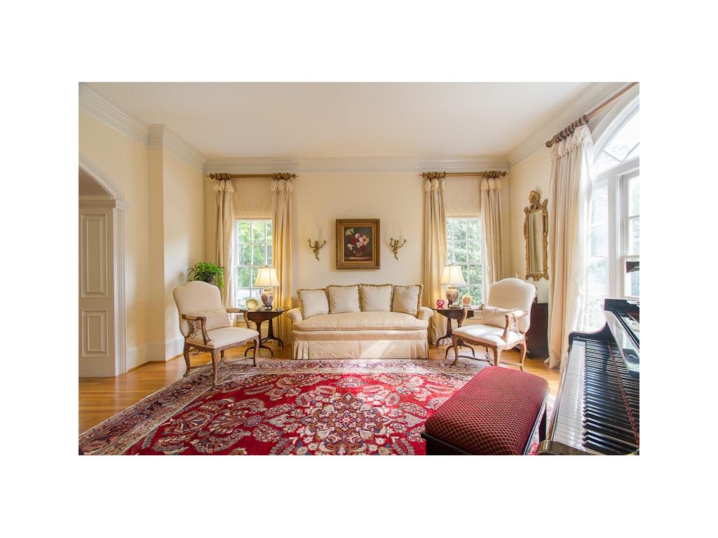 566 ARDEN OAK Court NW, Atlanta, GA 30305