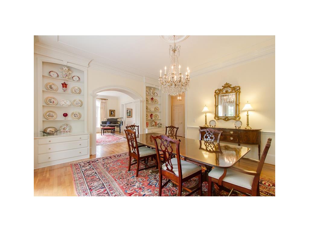 566 ARDEN OAK Court NW, Atlanta, GA 30305