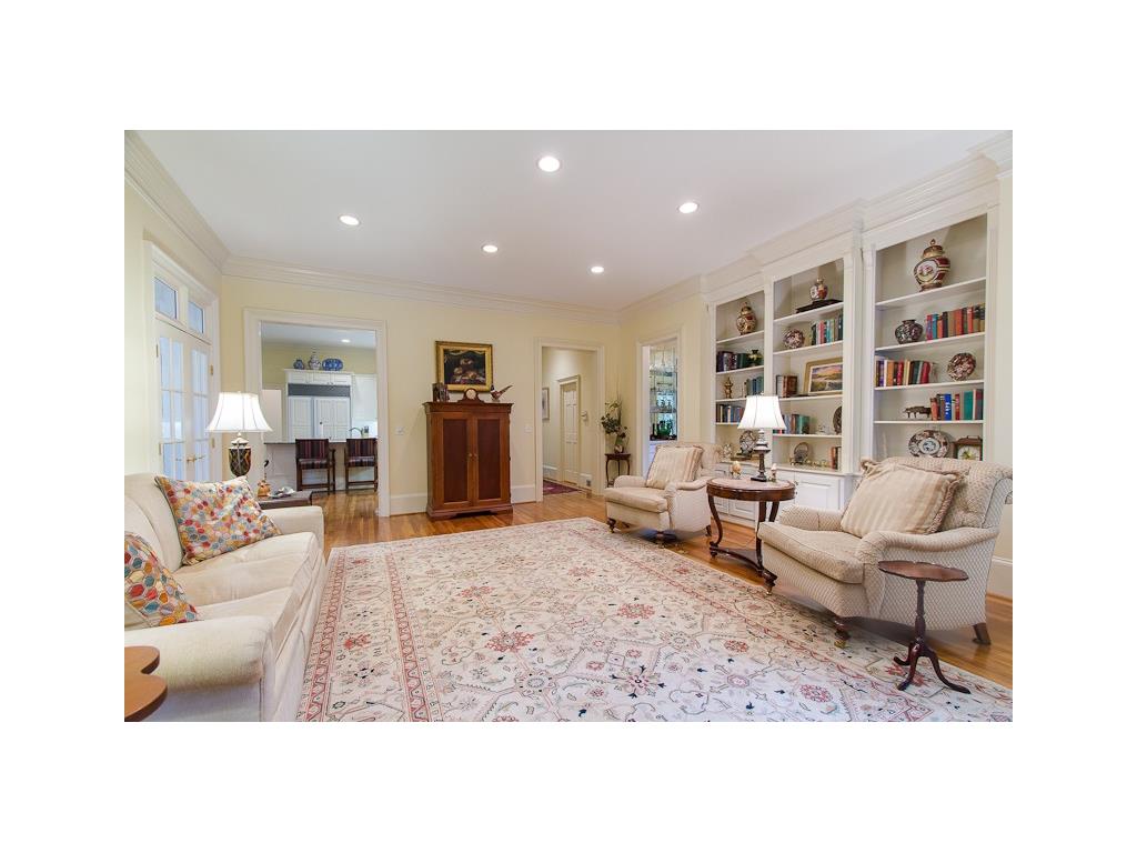 566 ARDEN OAK Court NW, Atlanta, GA 30305