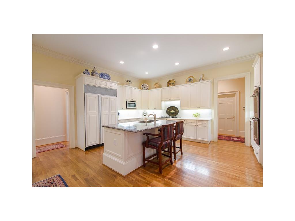 566 ARDEN OAK Court NW, Atlanta, GA 30305