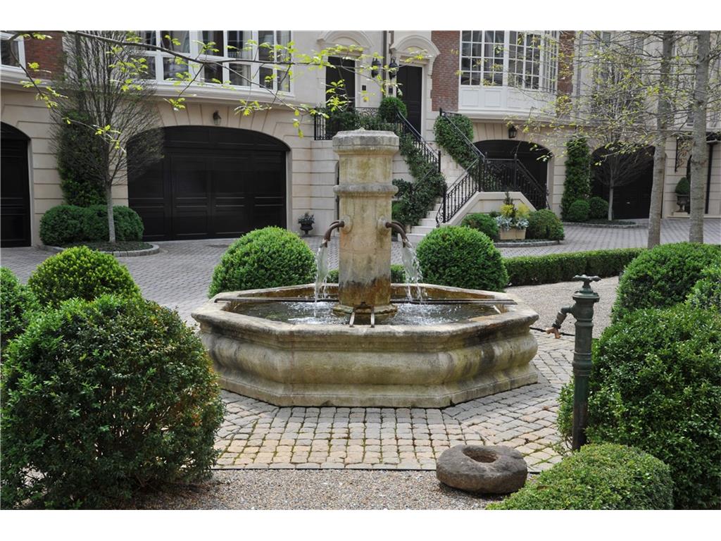 2288 Peachtree Road NW, Atlanta, GA 30309