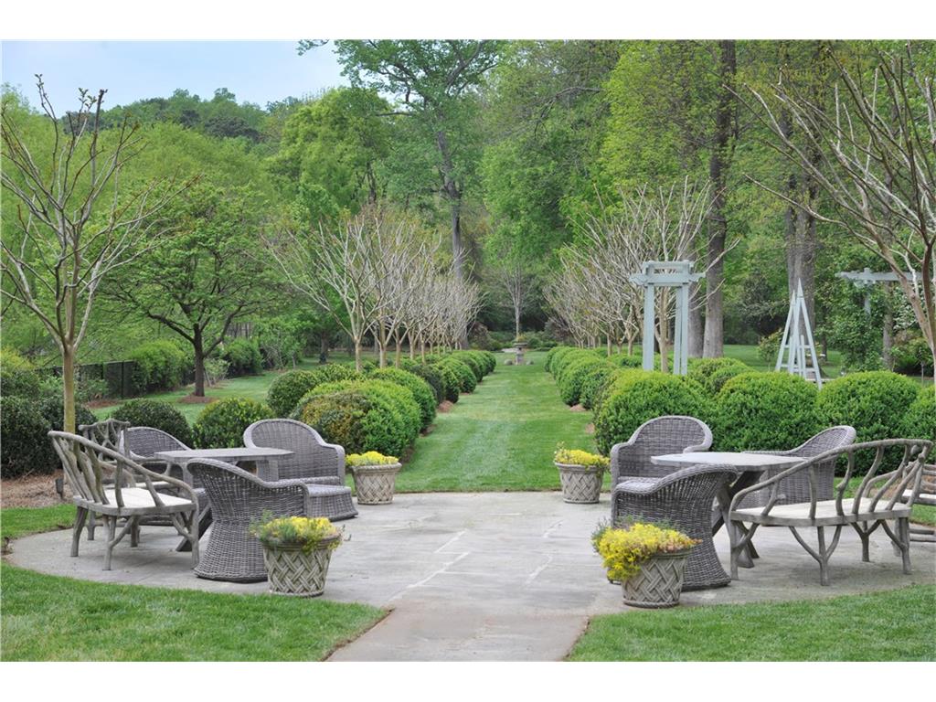 2288 Peachtree Road NW, Atlanta, GA 30309