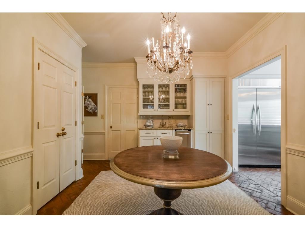 1195 W Brookhaven Drive, Atlanta, GA 30319