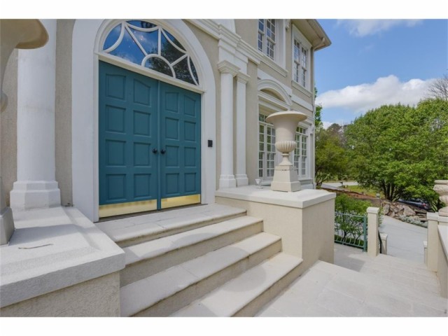 1476 Brook Valley Lane NE, Atlanta, GA 30324
