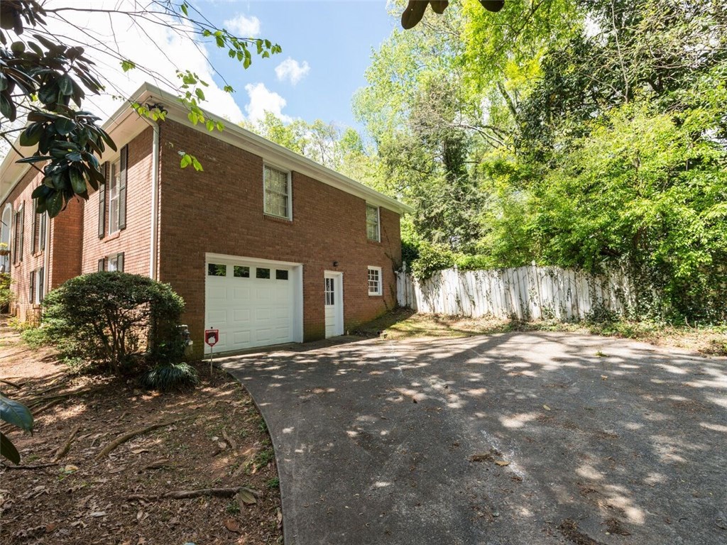860 Spalding Drive, Sandy Springs, GA 30328