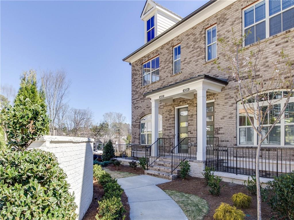 4202 DEMING Circle, Atlanta, GA 30342