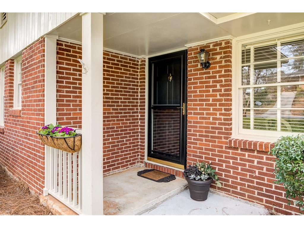 389 Valley Brook Drive NE, Atlanta, GA 30342