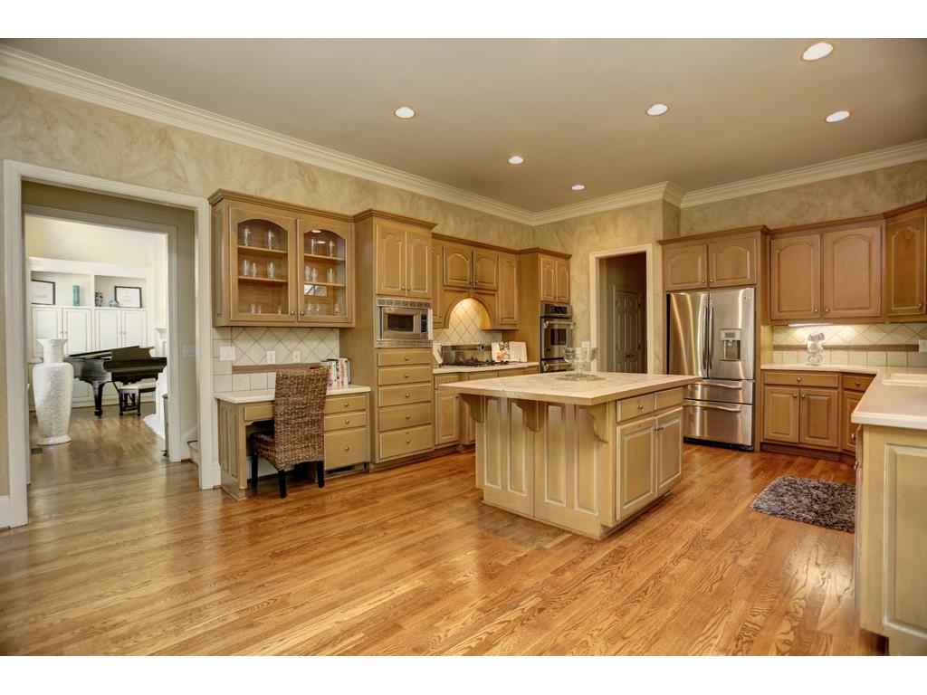725 Brookwoods Trace, Sandy Springs, GA 30342