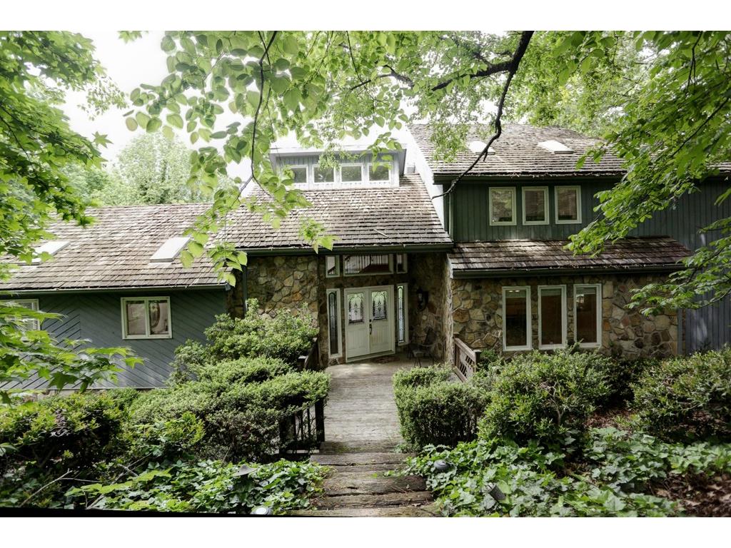 140 Huntcliff Point NE, Atlanta, GA 30350