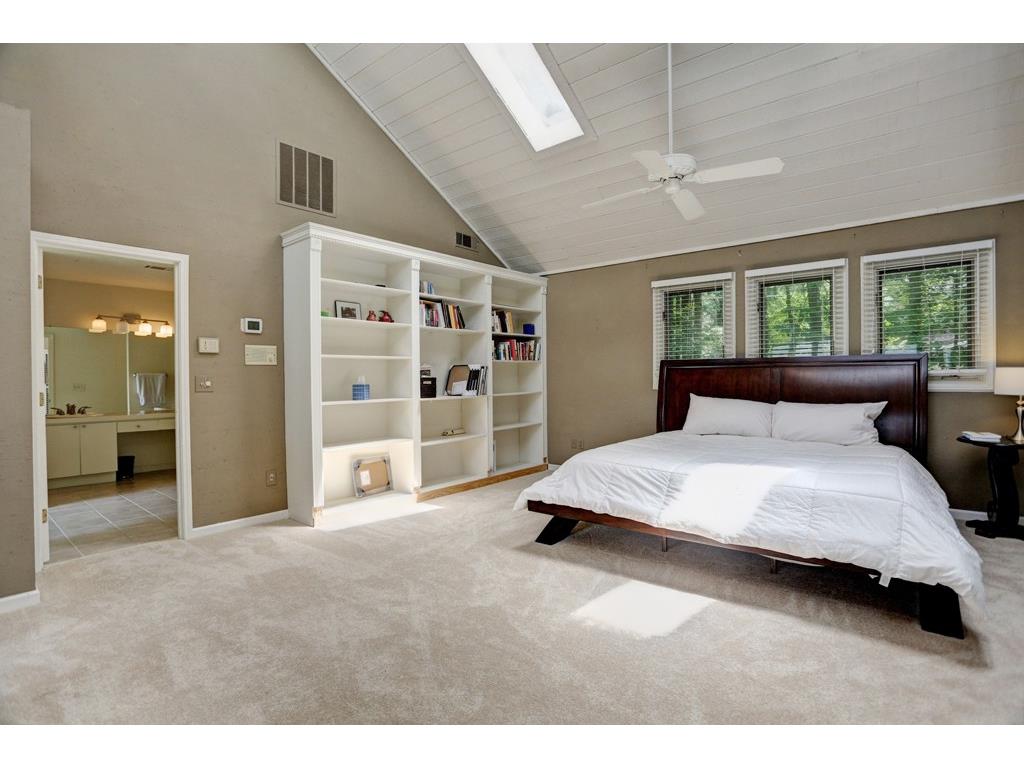 140 Huntcliff Point NE, Atlanta, GA 30350