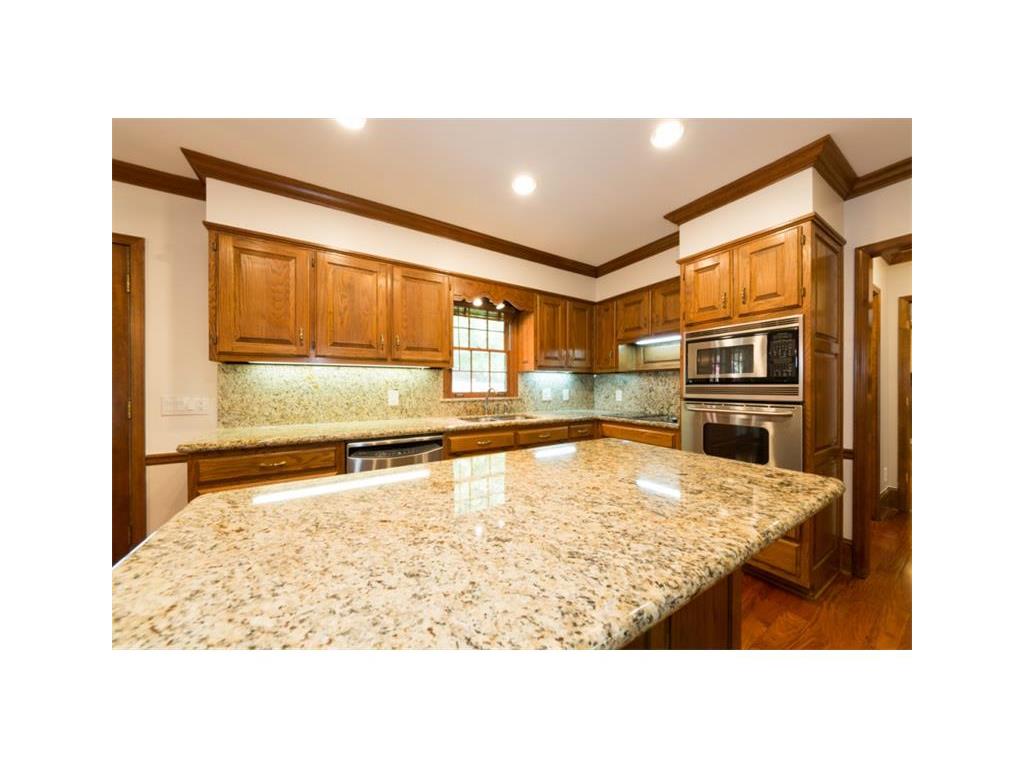 7730 Dunvegan Close, Sandy Springs, GA 30350