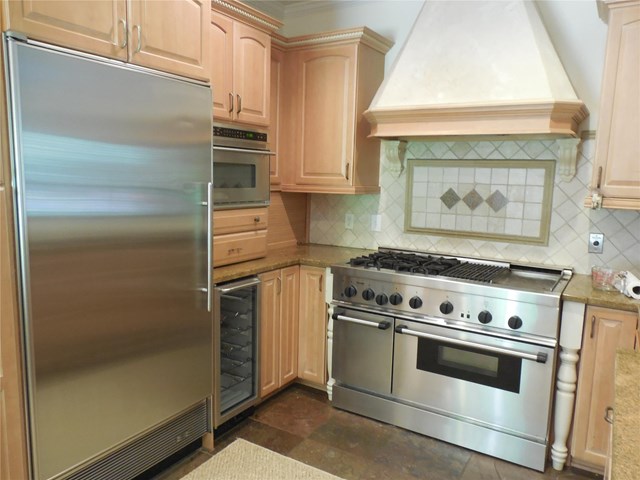 8950 Huntcliff Trce, Sandy Springs, United States 30350