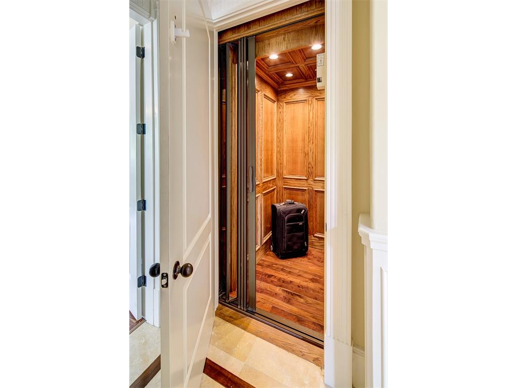8395 Jett Ferry Road, Sandy Springs, GA 30350