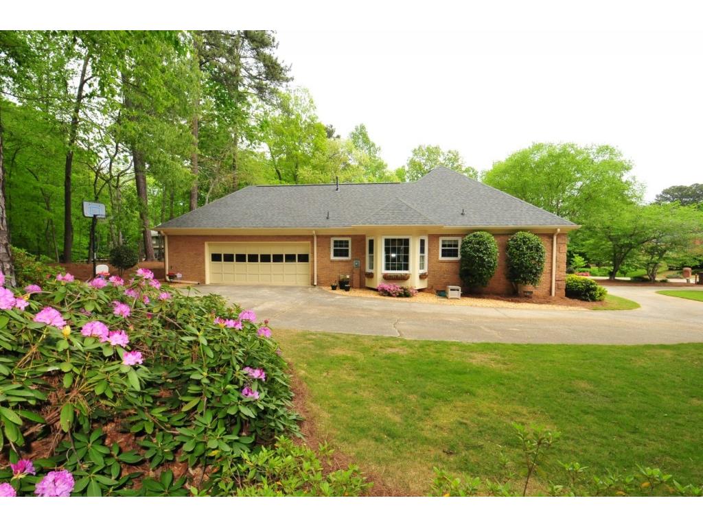 2918 Four Oaks Drive, Dunwoody, GA 30360
