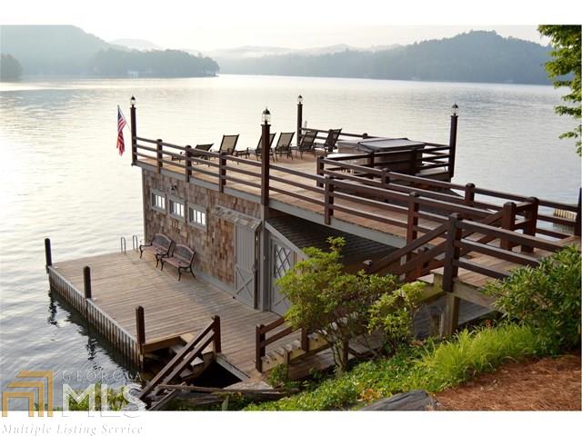 17 Lands End Ln, Clarkesville, GA 30523