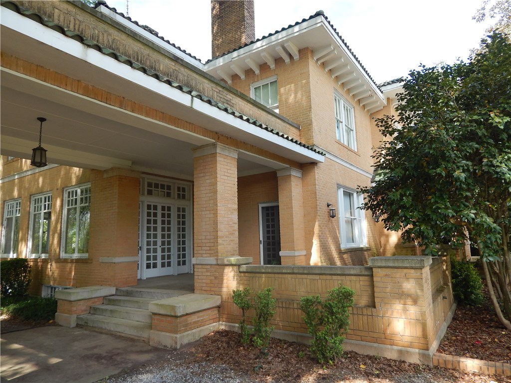 1557 SOUTH BROAD Street, Commerce, GA 30529