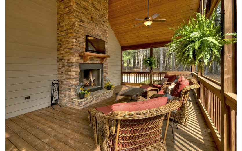 140 CLEAR CREEK SPRINGS, Ellijay, GA 30536