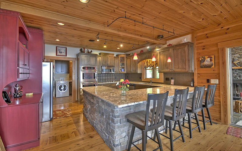 9329 HWY 52, Ellijay, GA 30540