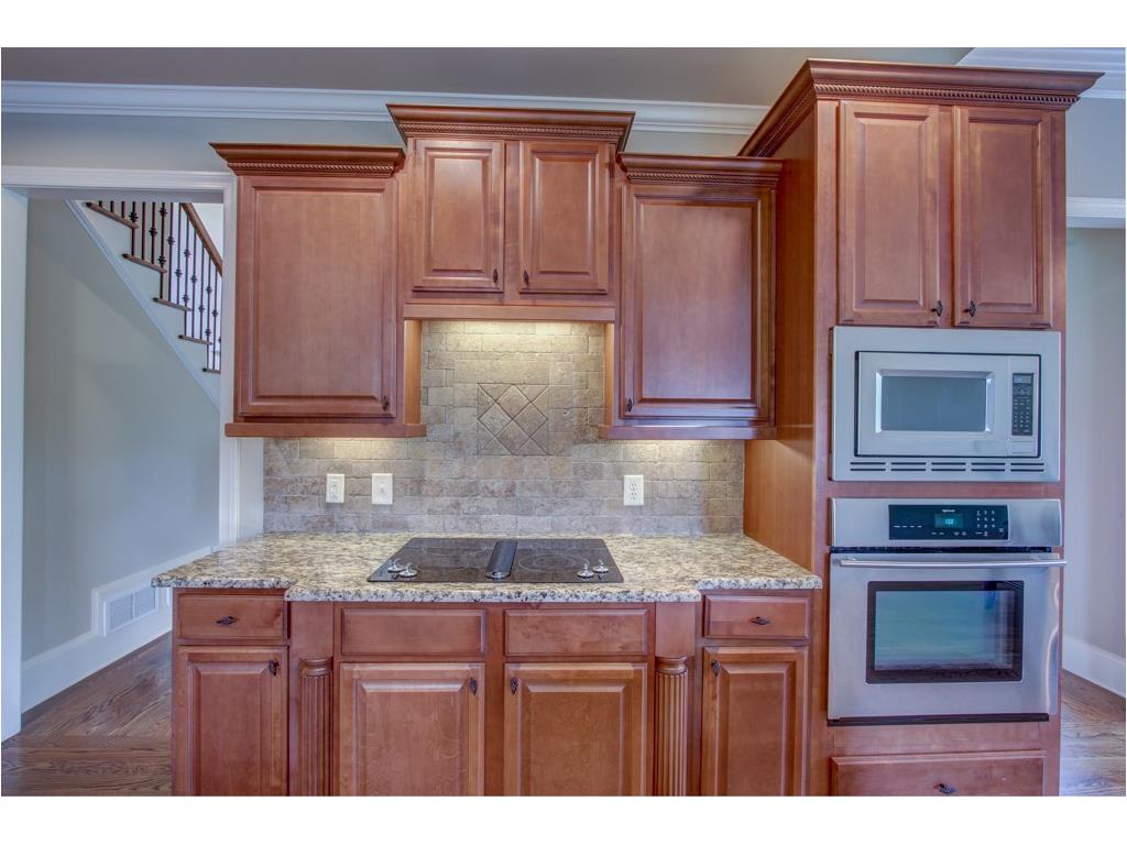 4268 Creek Valley Point, Flowery Branch, GA 30542